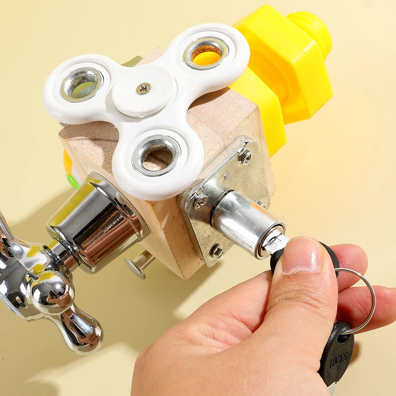 SmartLock™ Montessori Busy Cube